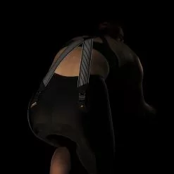 Assos UMA GTV C2 Trägershorts Frauen -Compressport Verkaufsladen Assos Women s UMA GTV Bib Shorts C2 Bib Shorts Black Series SS22 12 10 238 18 XS 3