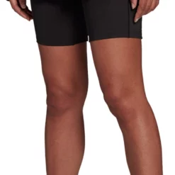 Titelseite -Compressport Verkaufsladen H57754 APP on model standard white