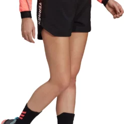 Adidas Women's AGRAVIC Running Short -Compressport Verkaufsladen HA7545 APP on model walking white