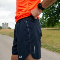 Zone3 Lightweight Phantom Laufshorts (ca. 18 Cm) -Compressport Verkaufsladen Zone3 Phantom Lightweight Run Shorts 4square